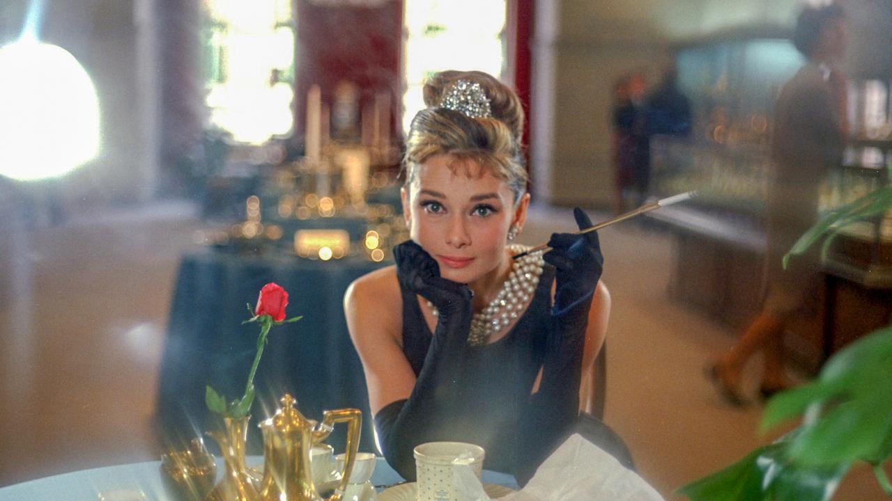 Audrey Hepburn dans Diamants sur canapé